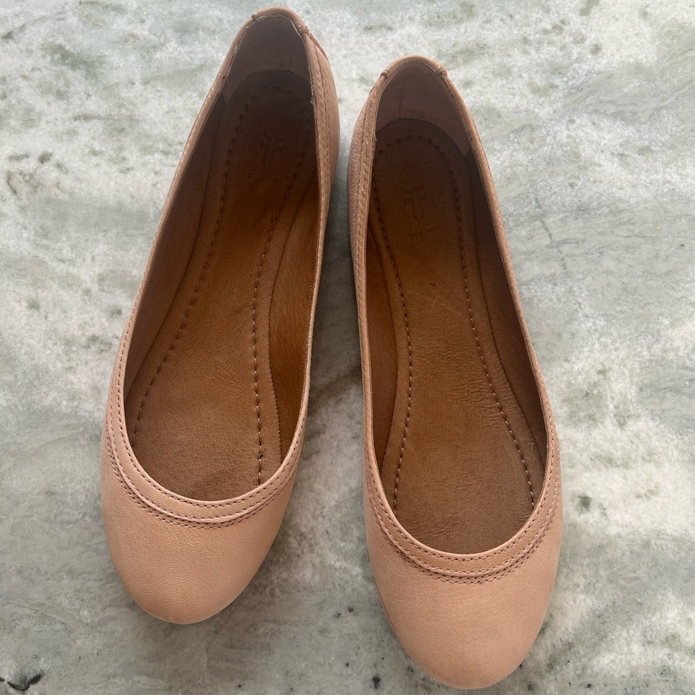 Frye Carson flats 7.5